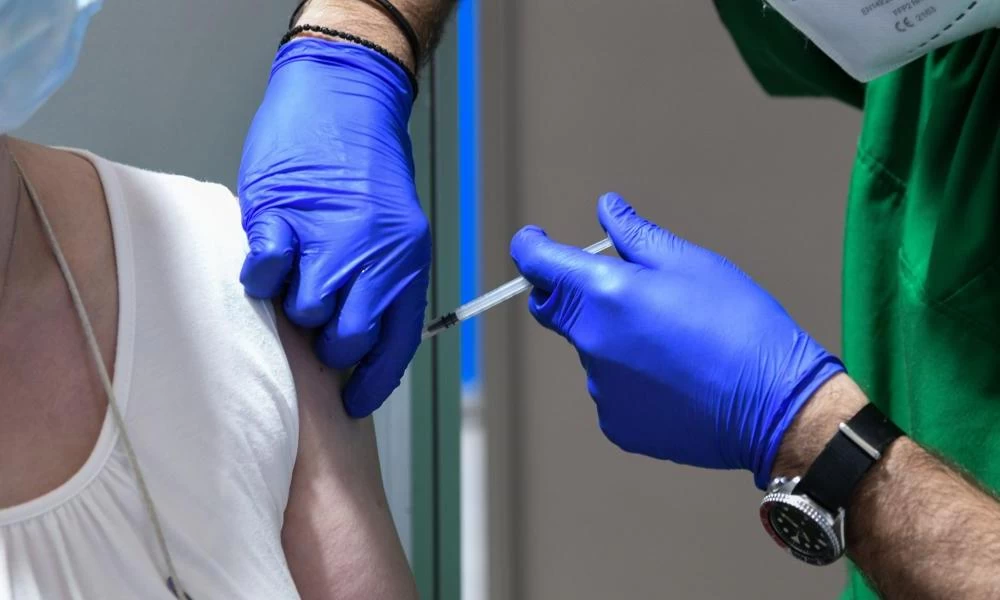 ΠΙΣ: Νέα πλατφόρμα εμβολιασμού από ιδιώτες γιατρούς